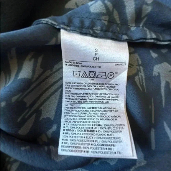 BANANA REPUBLIC NWOT SLEEVELESS SLIT FRONT TOP | SIZE: SMALL - Picture 7 of 8